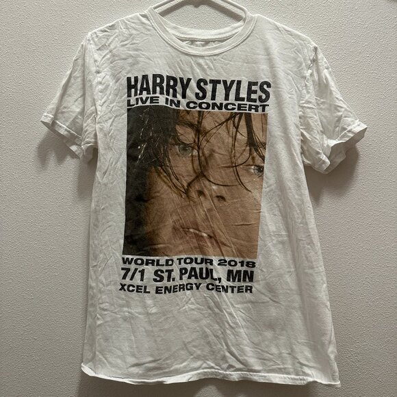 Harry Styles Live on Tour 2018 St. Paul T-Shirt Size Medium - Picture 1 of 2